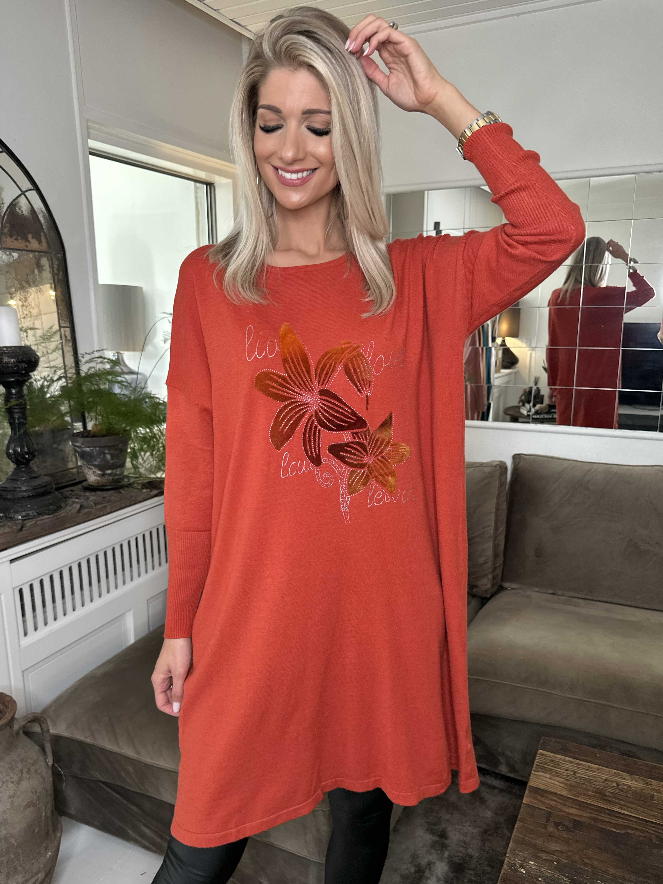 Amilie - Mjuk klänning med blommigt tryck